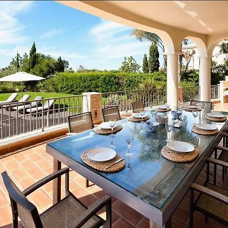 Sleeps 12 Pool Air Con Wifi