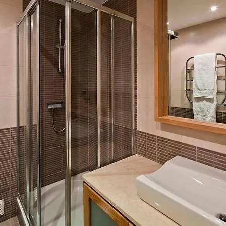 Villa Sleeps 12 Pool Air Con Wifi *