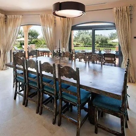 Sleeps 12 Pool Air Con Wifi
